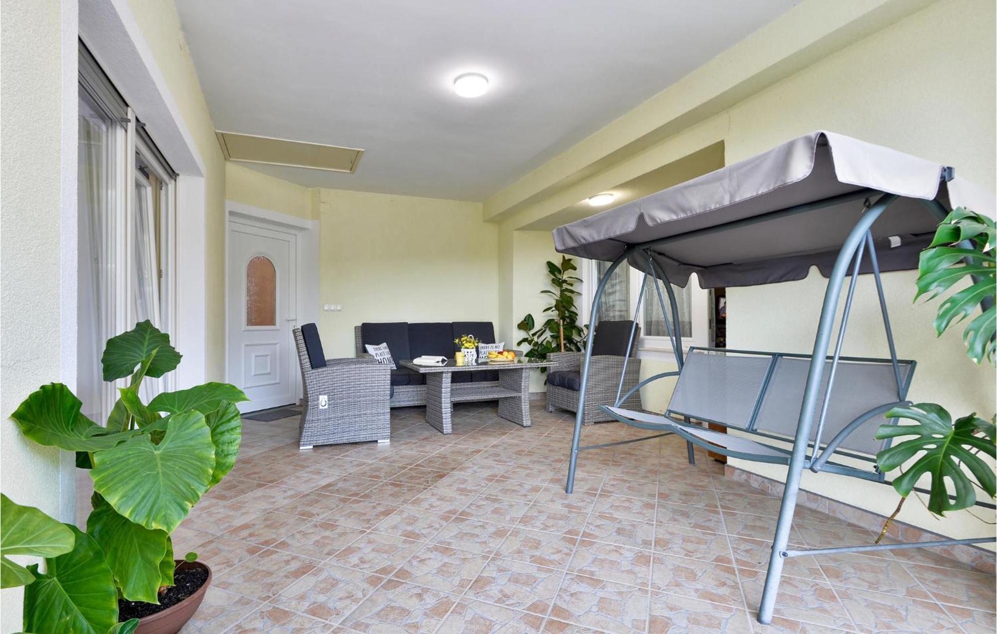 4 Bedroom Pet Friendly Home In Kostanjevac Exteriör bild