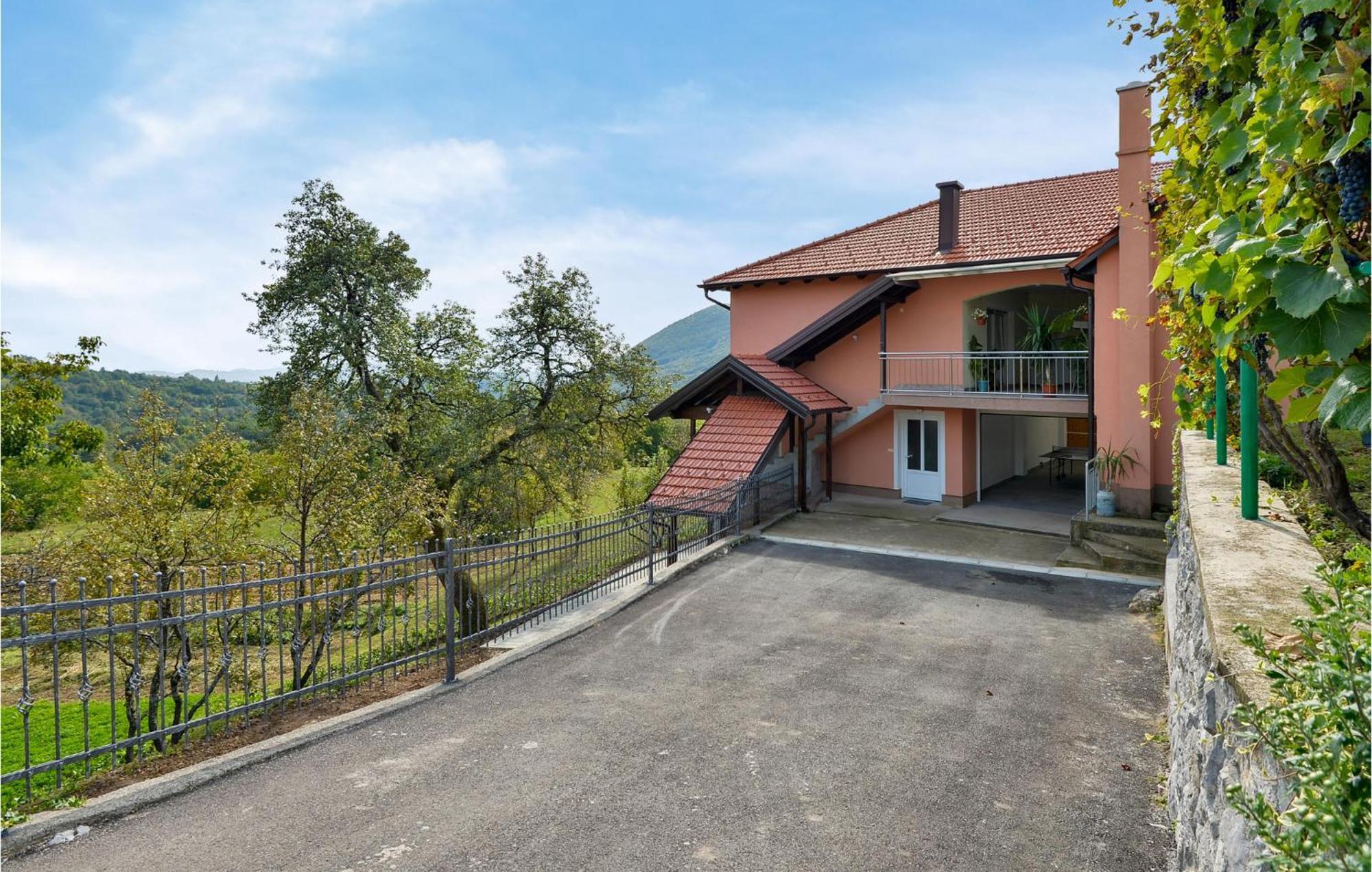 4 Bedroom Pet Friendly Home In Kostanjevac Exteriör bild