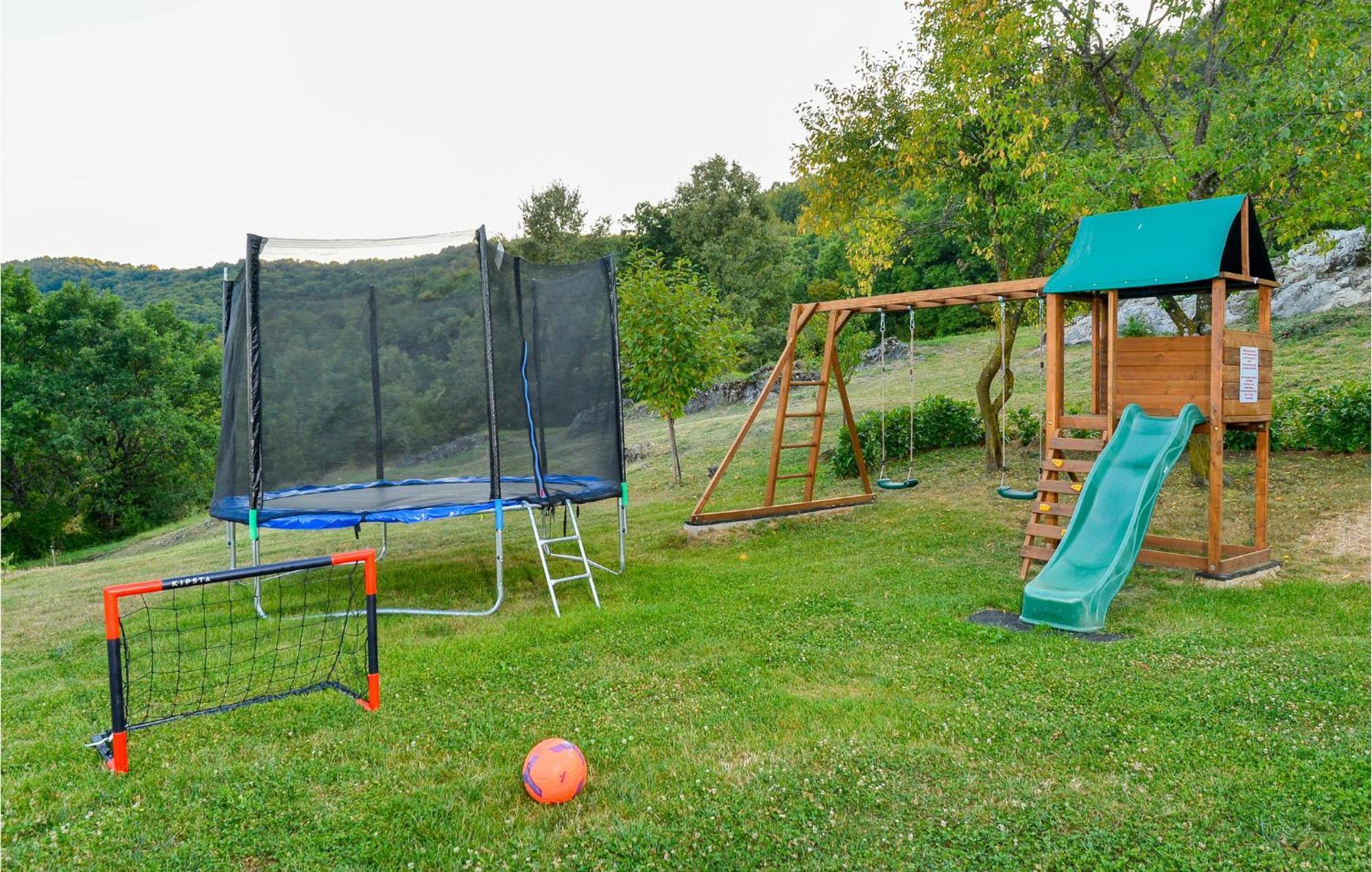 4 Bedroom Pet Friendly Home In Kostanjevac Exteriör bild